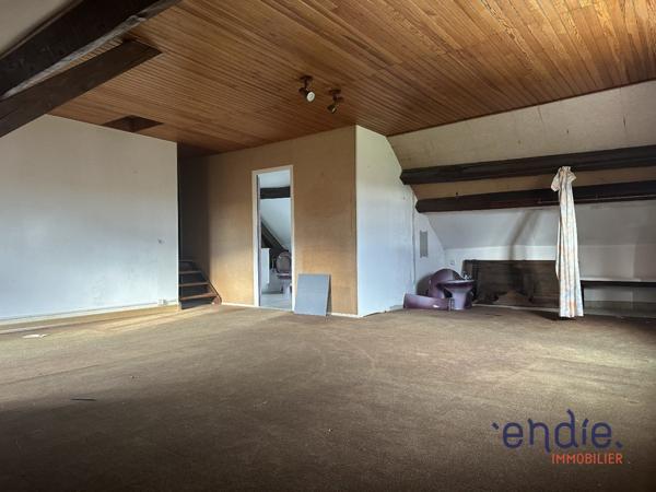VENTE d'une maison de 8 pièces (183 m²) à BRUGHEAS