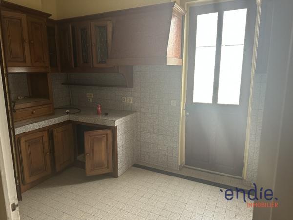 VENTE d'une maison de 8 pièces (183 m²) à BRUGHEAS