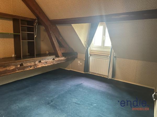 VENTE d'une maison de 8 pièces (183 m²) à BRUGHEAS