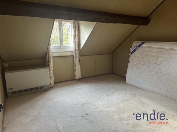 VENTE d'une maison de 8 pièces (183 m²) à BRUGHEAS