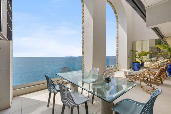 Appartement sur falaise avec vue mer