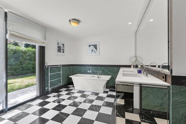 Appartement sur falaise avec vue mer