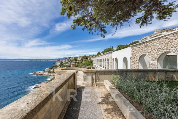 Appartement sur falaise avec vue mer