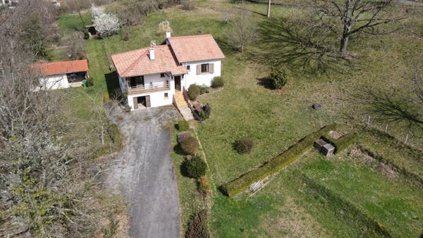 Maison avec grand garage et grand jardin