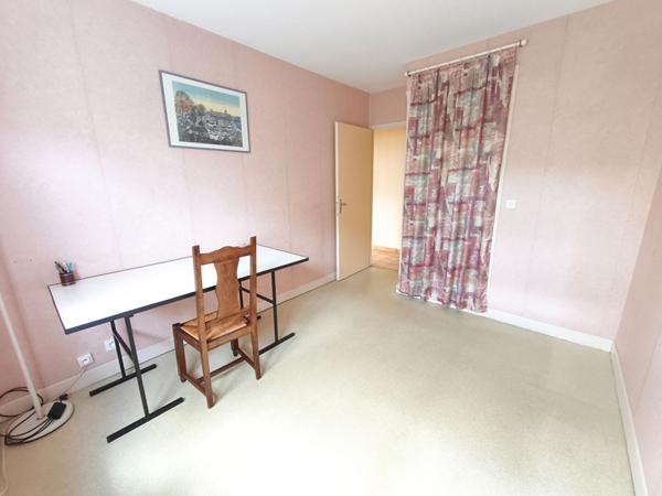 Maison avec grand garage et grand jardin