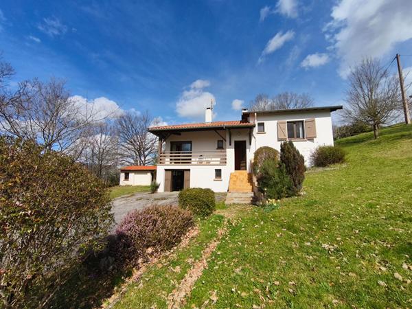 Maison avec grand garage et grand jardin