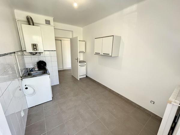 Appartement Ajaccio 1 pièce- 36.34 m2- Avenue Kennedy - calme - parking collectif