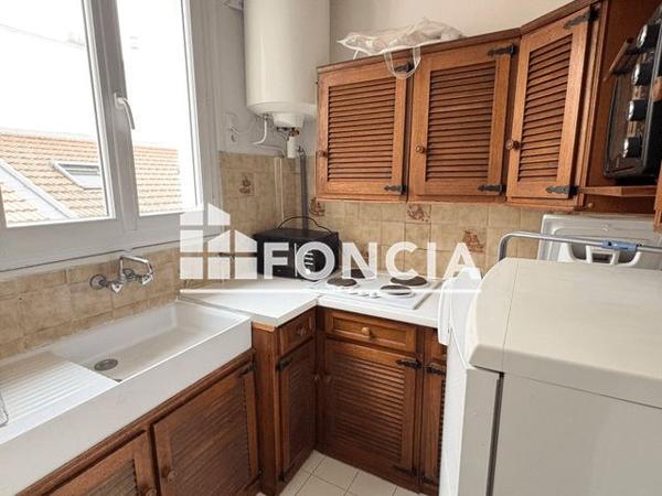 Location Studio 24.63 m² - 72 RUE DU COMMERCE Paris 75015