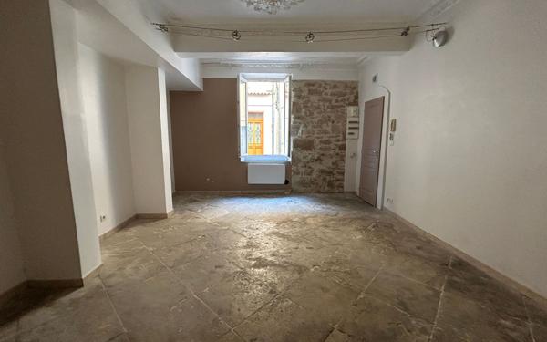 Appartement à vendre    2 pièces • 65,68 m2 Caromb