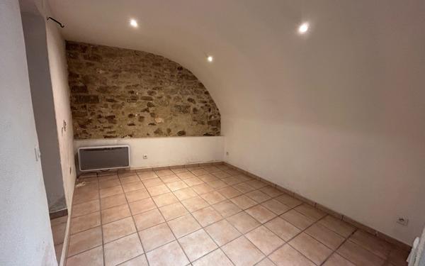 Appartement à vendre    2 pièces • 65,68 m2 Caromb