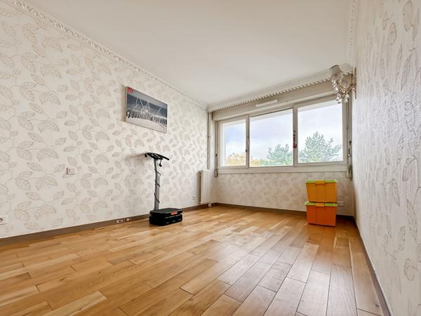 Appartement Rosny Sous Bois 5 pièces au pied du métro