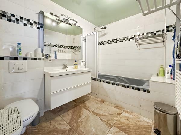 Appartement Rosny Sous Bois 5 pièces au pied du métro