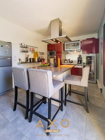 ROGNES - ENSEMBLE IMMOBILIER - PISCINE - CARPORT - TERRAIN  4000 M2 - POSSIBILITE DETACHEMENT - 1 200 000