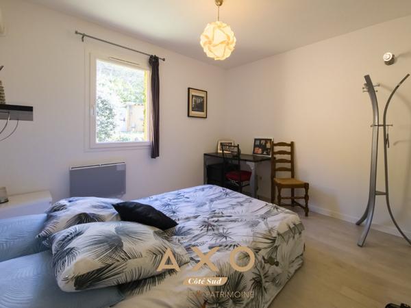 ROGNES - ENSEMBLE IMMOBILIER - PISCINE - CARPORT - TERRAIN  4000 M2 - POSSIBILITE DETACHEMENT - 1 200 000