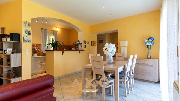 ROGNES - ENSEMBLE IMMOBILIER - PISCINE - CARPORT - TERRAIN  4000 M2 - POSSIBILITE DETACHEMENT - 1 200 000