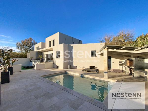 A vendre maison 4 pièces de 160 m² avec sous-sol aménagé de 140 m² et piscine sur terrain de plus de 750 m² à Juvignac, proche Montpellier