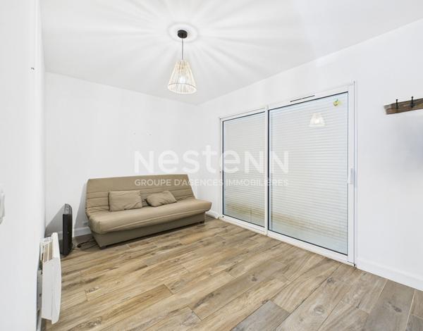 A vendre à 30 minutes d'Aurillac, à Arnac, sur terrain de 900 m², maison récente de type 4 d'une surface de 119 m² avec piscine et jardin.