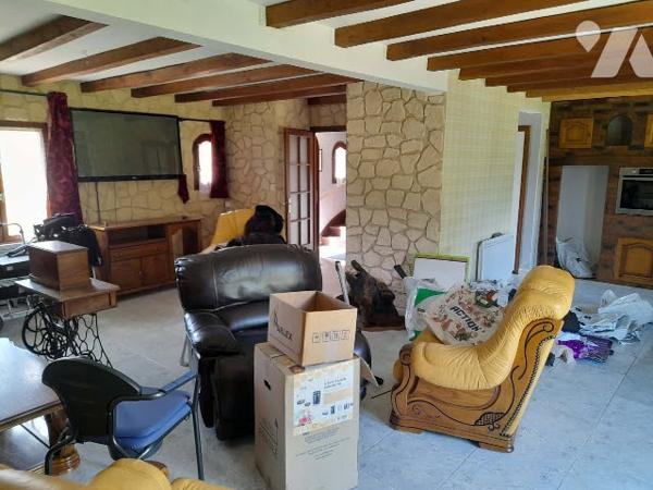 En lisière de forêt, beau pavillon sur plus de 16 ares.