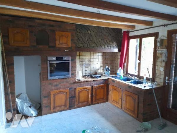 En lisière de forêt, beau pavillon sur plus de 16 ares.