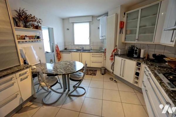 AMIENS HYPER-CENTRE, 167m², 4 chambres, 2 box et 2 caves
