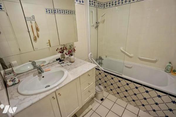 AMIENS HYPER-CENTRE, 167m², 4 chambres, 2 box et 2 caves