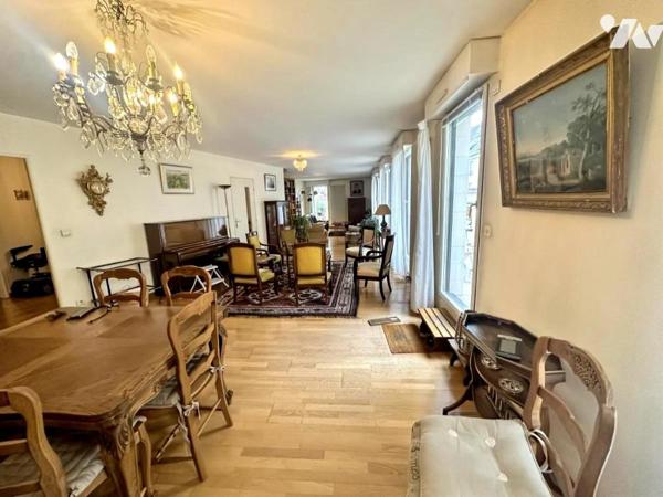 AMIENS HYPER-CENTRE, 167m², 4 chambres, 2 box et 2 caves