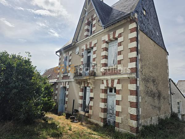 Vente
                Maison117 m² - 6 Pièces -
                    SAINT CYR SUR LOIRE (37540)