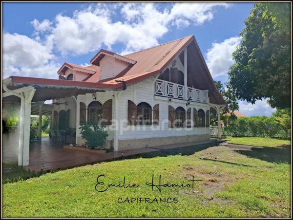 À VENDRE – Maison individuelle - Saint-Pierre – 7 pièces - 140 m² - Terrain de 692 m² - Vue mer et montagne Pelée