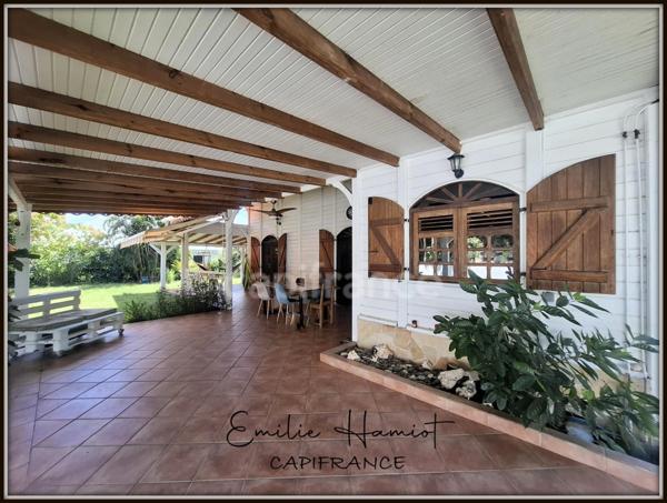 À VENDRE – Maison individuelle - Saint-Pierre – 7 pièces - 140 m² - Terrain de 692 m² - Vue mer et montagne Pelée