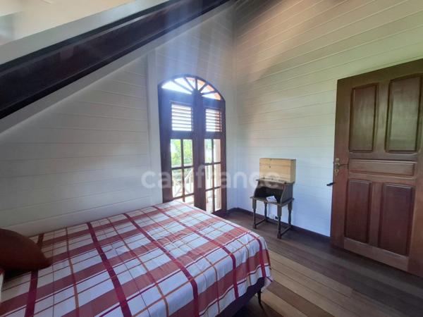 À VENDRE – Maison individuelle - Saint-Pierre – 7 pièces - 140 m² - Terrain de 692 m² - Vue mer et montagne Pelée