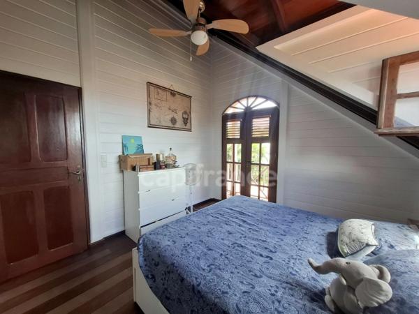 À VENDRE – Maison individuelle - Saint-Pierre – 7 pièces - 140 m² - Terrain de 692 m² - Vue mer et montagne Pelée