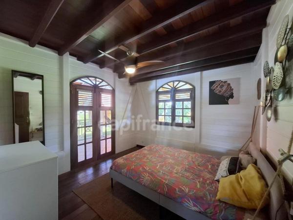 À VENDRE – Maison individuelle - Saint-Pierre – 7 pièces - 140 m² - Terrain de 692 m² - Vue mer et montagne Pelée