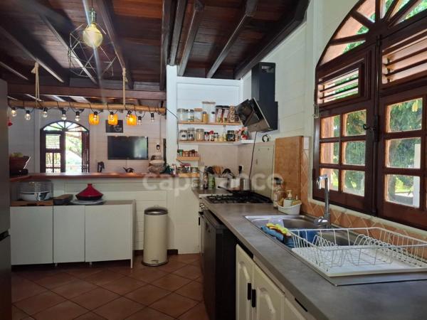 À VENDRE – Maison individuelle - Saint-Pierre – 7 pièces - 140 m² - Terrain de 692 m² - Vue mer et montagne Pelée