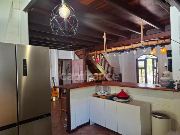À VENDRE – Maison individuelle - Saint-Pierre – 7 pièces - 140 m² - Terrain de 692 m² - Vue mer et montagne Pelée