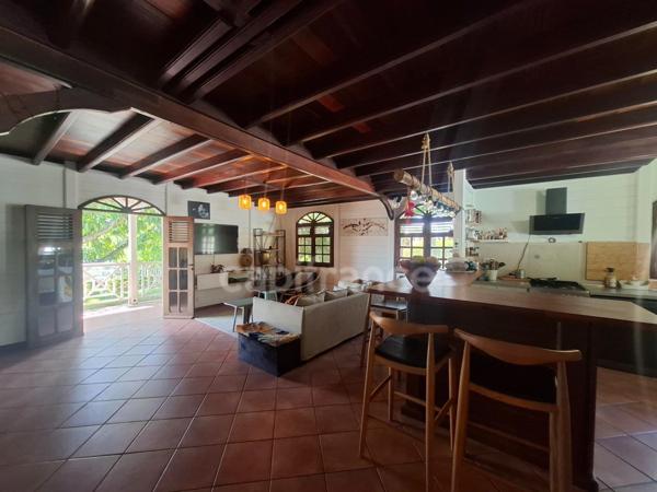 À VENDRE – Maison individuelle - Saint-Pierre – 7 pièces - 140 m² - Terrain de 692 m² - Vue mer et montagne Pelée