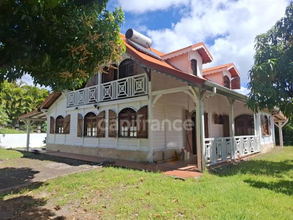 À VENDRE – Maison individuelle - Saint-Pierre – 7 pièces - 140 m² - Terrain de 692 m² - Vue mer et montagne Pelée