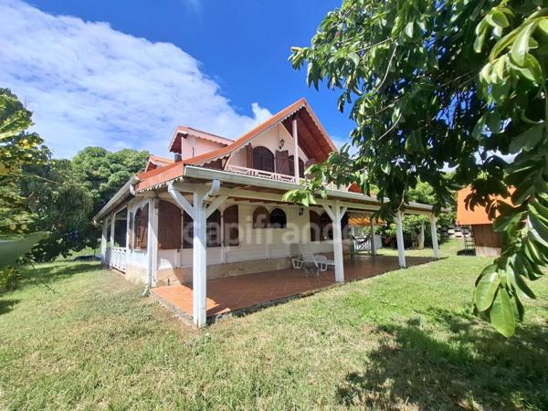 À VENDRE – Maison individuelle - Saint-Pierre – 7 pièces - 140 m² - Terrain de 692 m² - Vue mer et montagne Pelée