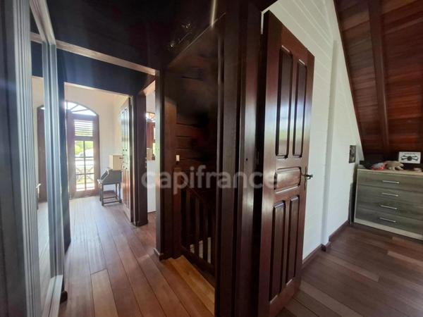 À VENDRE – Maison individuelle - Saint-Pierre – 7 pièces - 140 m² - Terrain de 692 m² - Vue mer et montagne Pelée