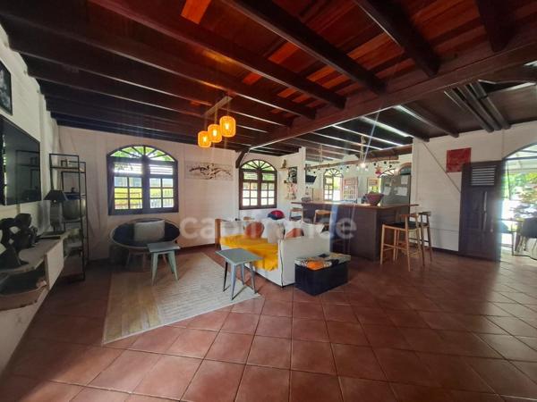 À VENDRE – Maison individuelle - Saint-Pierre – 7 pièces - 140 m² - Terrain de 692 m² - Vue mer et montagne Pelée