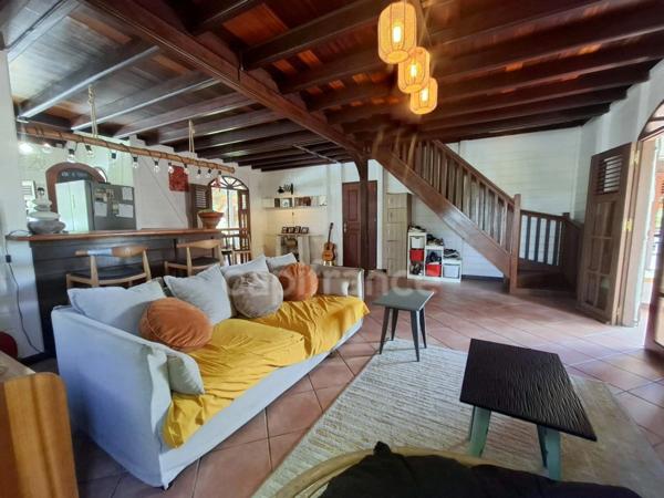 À VENDRE – Maison individuelle - Saint-Pierre – 7 pièces - 140 m² - Terrain de 692 m² - Vue mer et montagne Pelée