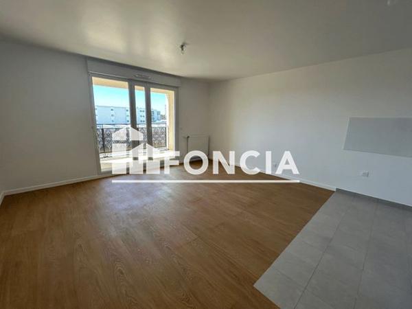 Location Appartement 3 pièces 62.3 m² - 1215 BOULEVARD DE L'EUROPE Melun 77000