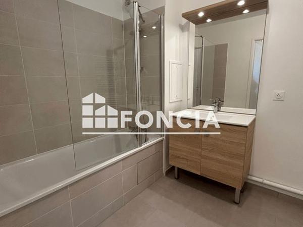 Location Appartement 3 pièces 62.3 m² - 1215 BOULEVARD DE L'EUROPE Melun 77000