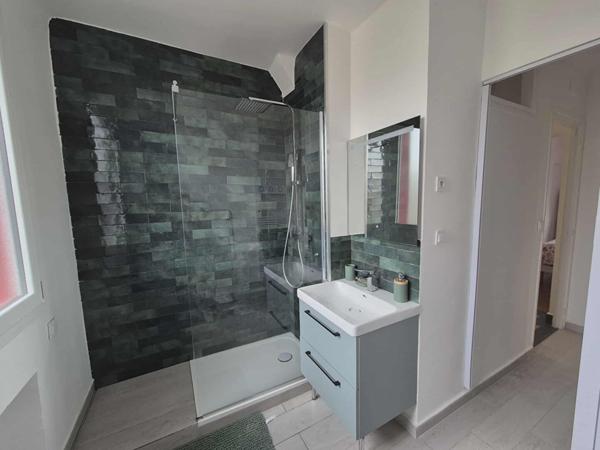 APPARTEMENT SANS TRAVAUX - 1 CHAMBRE - DERNIER ETAGE - CENTRE VILLE