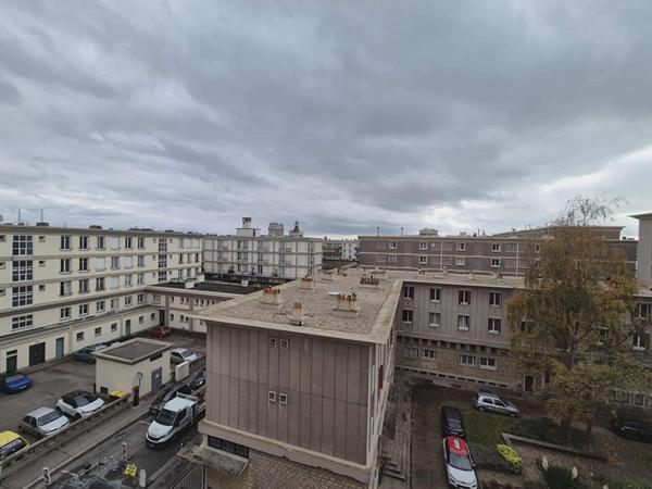 APPARTEMENT SANS TRAVAUX - 1 CHAMBRE - DERNIER ETAGE - CENTRE VILLE