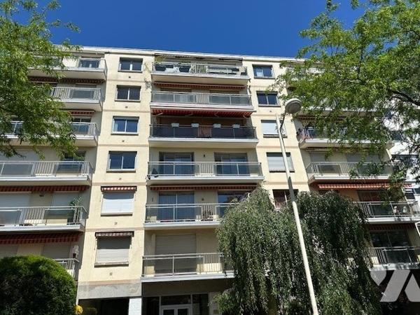Appartement NANCY BOUFFLERS avec balcon et garage!