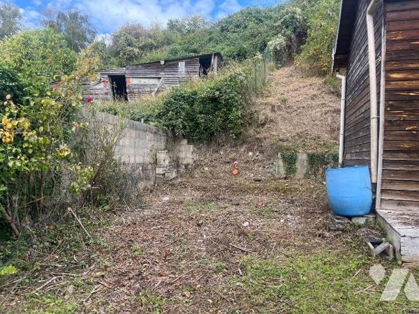 Un chalet à usage d'habitation de 58,4 m² couvert en bac acier situé sur la commune de BEAUMONT...