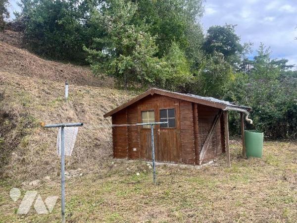 Un chalet à usage d'habitation de 58,4 m² couvert en bac acier situé sur la commune de BEAUMONT...
