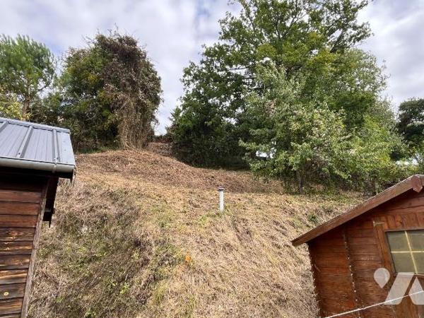 Un chalet à usage d'habitation de 58,4 m² couvert en bac acier situé sur la commune de BEAUMONT...
