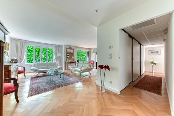 LYON 6 - Foch: Un appartement de 120m2 en étage élevé, 3 chambres, balcon et garage