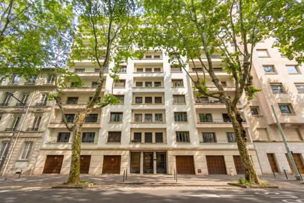 LYON 6 - Foch: Un appartement de 120m2 en étage élevé, 3 chambres, balcon et garage